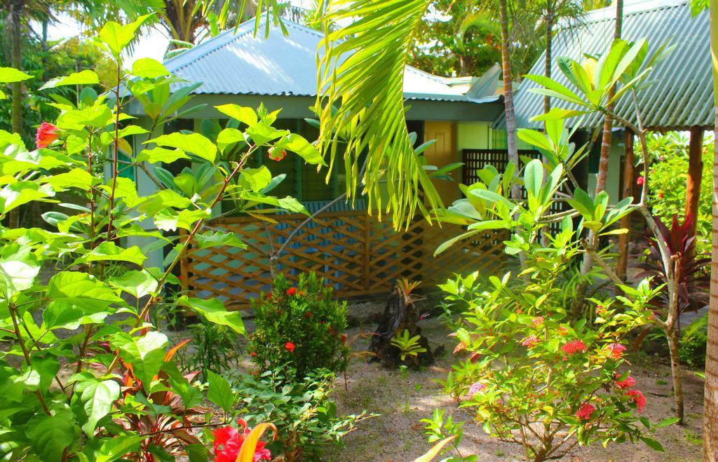 Le Uaina Beach Resort Faleapuna Exterior photo